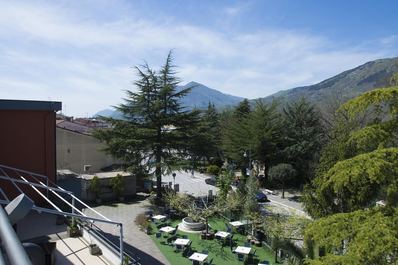 Ristorante Albergo Gerardo Di Masi Caposele Exterior photo